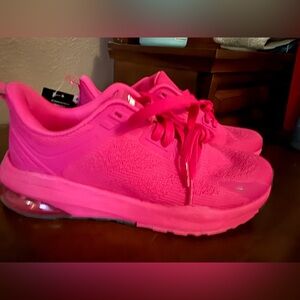 Avia Memory Foam size 8 in hot pink. Tried on only. Not worn. NWT